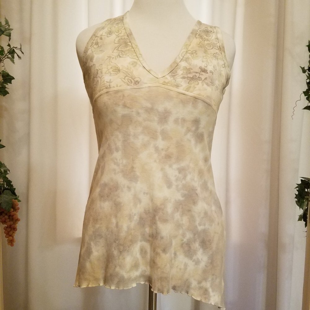 Tan with muted floral print v neck L
